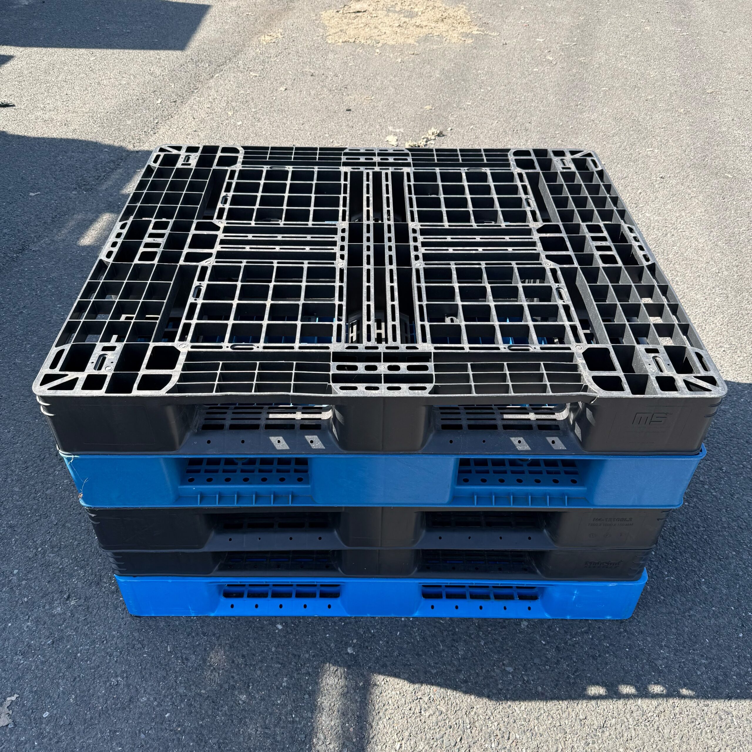 プラスチックパレット（P021-o）