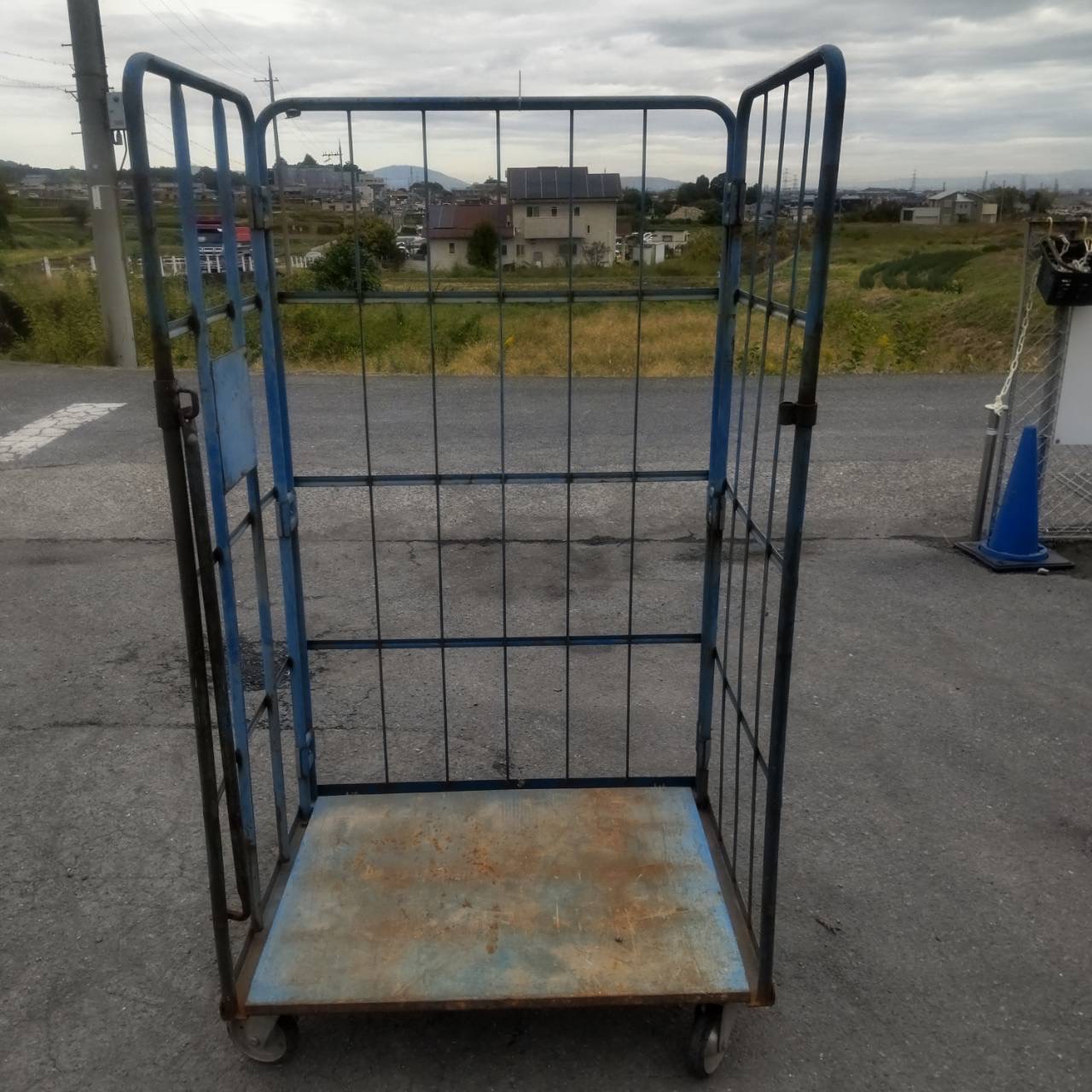 カゴ台車（G008）