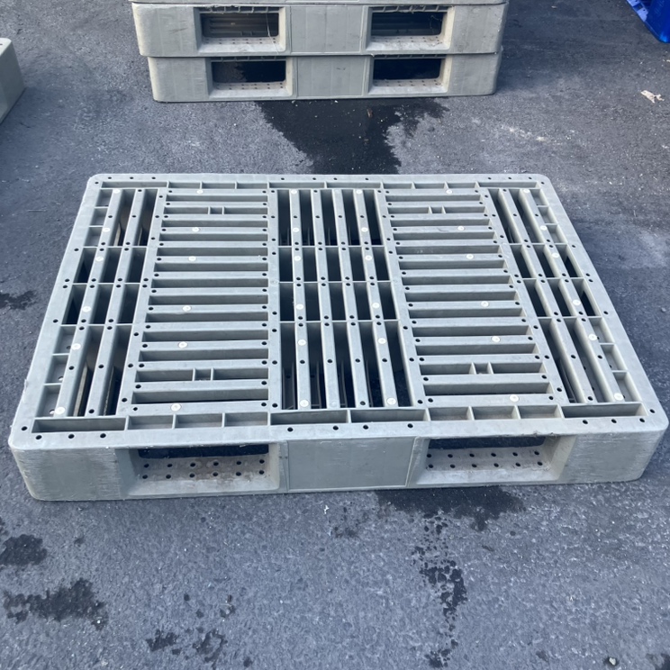 プラスチックパレット（P024）